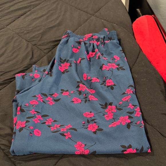 Torrid Navy Pants with Fuchsia Floral Pattern - Picture 4 of 4
